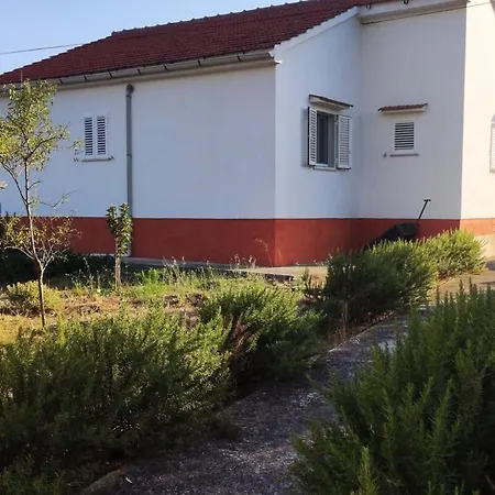 度假居 Nikolovi Dvori